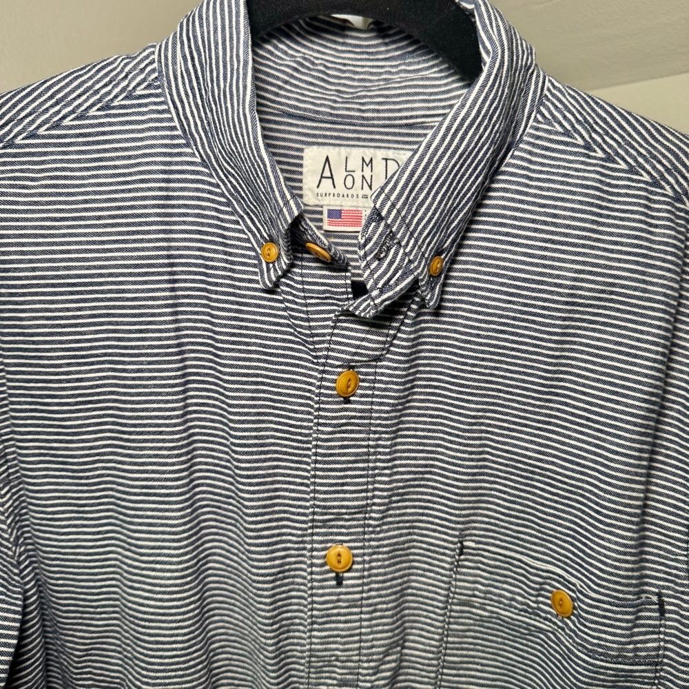 Almond Surfboards Men’s Long Sleeve Button Front Navy White Stripe Size Large - Picture 2 of 5